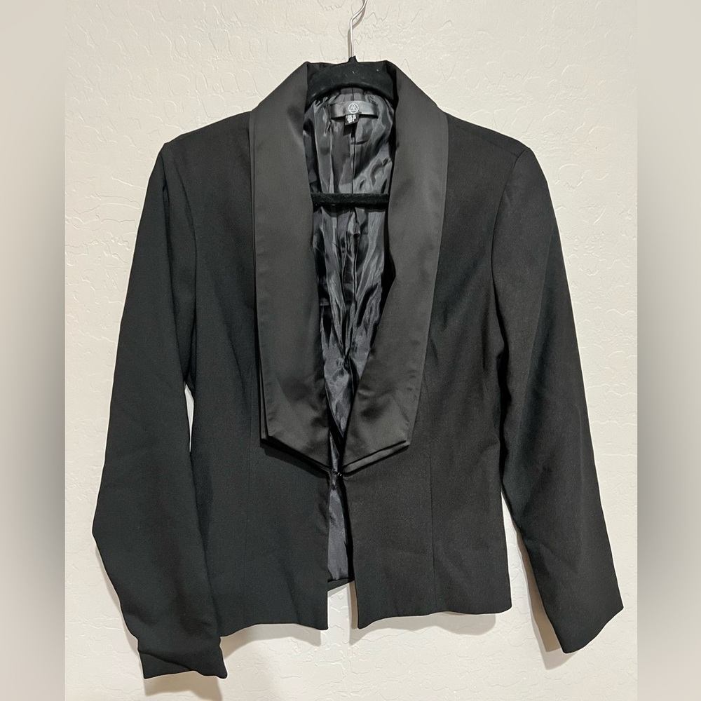 Missguided Black Blazer with Satin Lapels, size 6